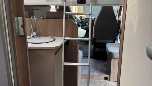Fiat automatic Carado t447 pro +2023 semi-integrated 4p