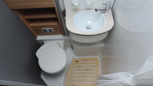 Just-Us – Luxury Dethleffs T6812 Just 90