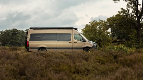 De Suite – 3p Mercedes-Benz campervan from 2024