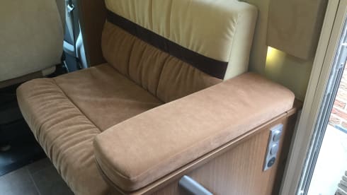 Luxurious spacious Burstner with 2 twin beds