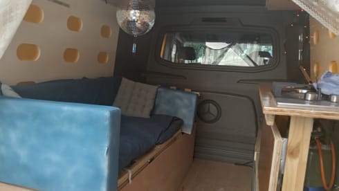 Yellow fellow – 3p Mercedes-Benz bus uit 2012