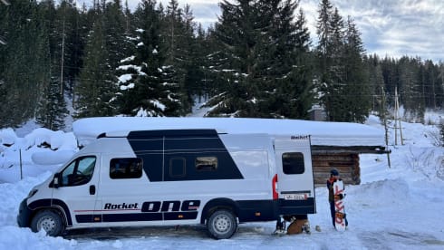 🚀 – adventurous campervan with large garage - 2024 - 4p