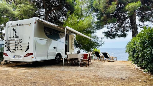 2p Adria Mobil bus from 2018