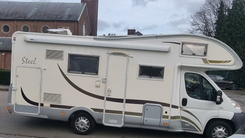 6 zitplaatsen 6 slaaplaatsen Fiat alcove uit 2011