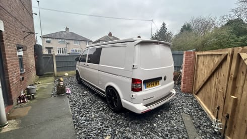 Vinny – 4 berth Volkswagen campervan from 2014