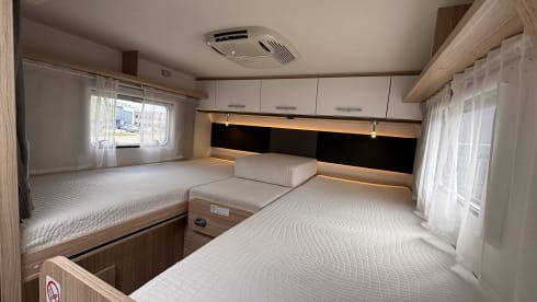 T67s2 – SunLight T67s 4-person (with roof air conditioning!)