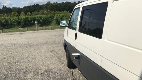 Misty Miles – 2p Volkswagen campervan from 2001