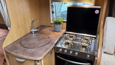 4p Renault semi-integrated uit 2009