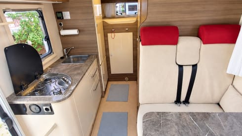 DISCOVER EUROPE IN COMFORT – VOLLAUSSTATTUNG | UNBEGRENZTE KILOMETERZAHL | 6 SCHLAFZIMMER | RIMOR SEAL 5 GOLD