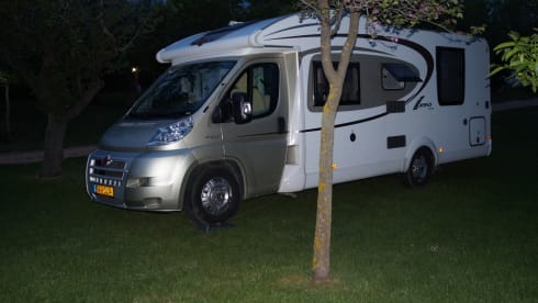 Ixeo IT 720 – 4p Bürstner semi-integrated from 2010