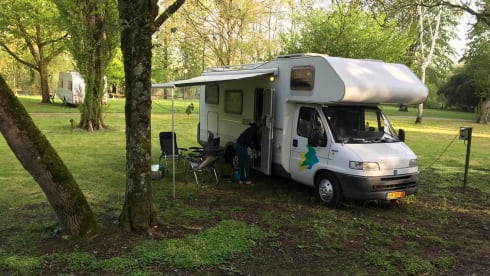 SPACIOUS CLEAN FAMILY CAMPER LARGE AND HANDY WITH NESPRESSO;)