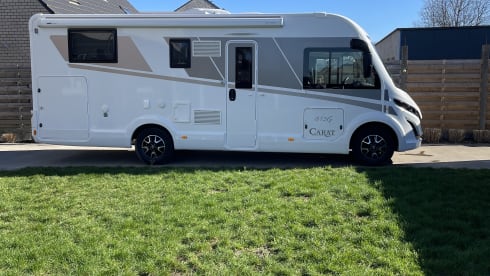 Modest – 5p McLouis Carat 873g integrated camper from 2021