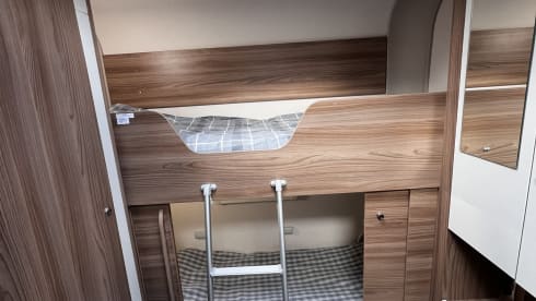 ScotlandCamp – Luxury Swift Escape 695 5 seatbelts 6 berth