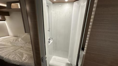 Sinne – Automatic, Luxury KNAUS Live TI 650MEG "new" Automatic 140 HP very economical 