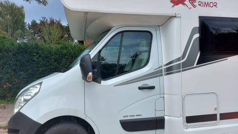 Nice spacious camper with all the necessary amenities