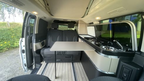 ROADSTORE 53230 – Mercedes Marco-Polo V250 190CV 4MATIC fitted van rental 4 beds