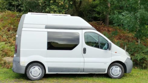 Little Nics  – 2 Berth Solar powered cozy campervan with awning 