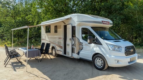 Challenger! – Spacious, modern and luxurious camper with 4 fixed sleeping places - XL garage
