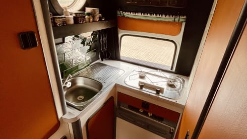 Tina – Retro Hippie Ford Transit Camper Petrol