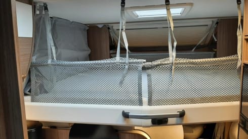 Enjoy Life – Luxury motorhome single beds + pull-down bed Carado T447