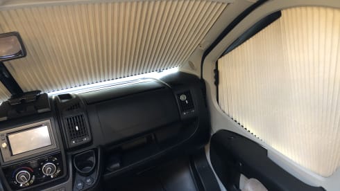 R-Mobil – Enjoy your holiday with automatic and good equipment