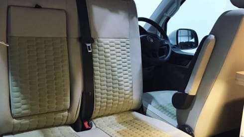 Boris – Luxury 4 Berth T6 VW Camper With Pop Top