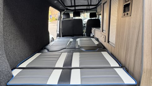 Otis – VW T5 campervan, 4 berth, off grid