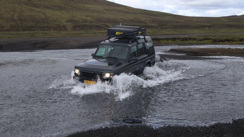 Land Rover Discovery with roof tent!