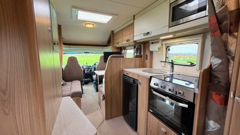 Hamish – Modern 4 Berth Motorhome Located in St Andrews, Scotland