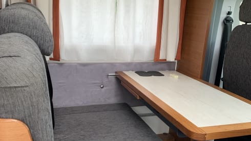 “De Zeeuwse Parel” – luxury 2-person camper for rent