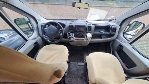 Chico – 4-Personen-Komplettbus mit Toilette, Schlafplätze für 2 Erwachsene + 1 Baby