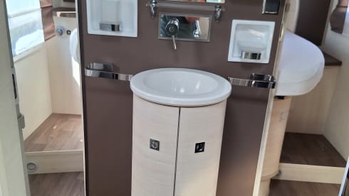 Heerlijk onderweg  – 4p Challenger semi-integrated from 2017