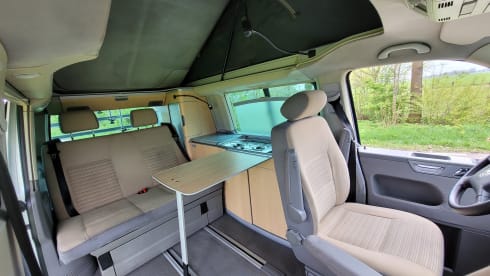 Silver – VW T5 for the ultimate road trip!