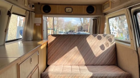 Velma – 4 berth Volkswagen campervan from 1988