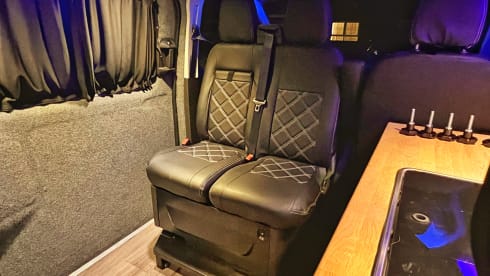 Becky – Ford Transit Custom Campervan 4 Beth 