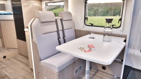 Carado T448 Pro (4 Personen / 2x ISOFIX / praktisches Hubbett)