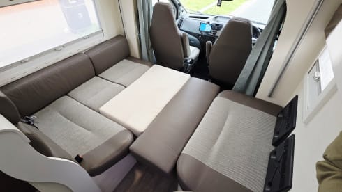 Miss Artemis – 4 berth Chausson semi-integrated from 2017