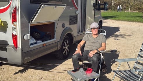 zwerver – Complete luxury two-person motorhome rentals