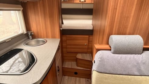 Charlie – Weinsberg CaraHome Alkoven