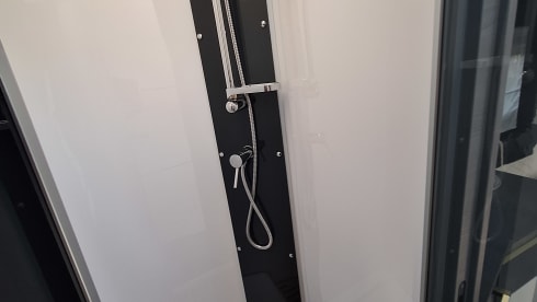 Volledig ingerichte splinternieuwe camper