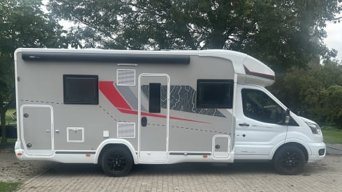 5p Challenger semi-integrated van 2022