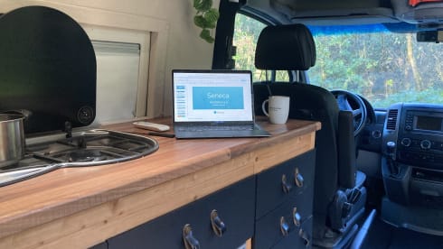 Benzie – Off grid luxury 2p Mercedes-Benz camper bus