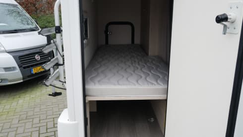 Chausson C656 Alcove, 6 Seats/Berths