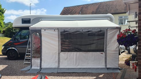 Mabel – 6 Berth Mercedes Auto-Trail 