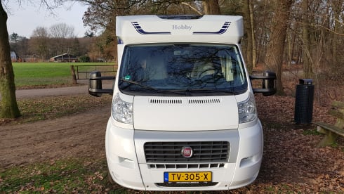 3p complete semi-integrated camper
