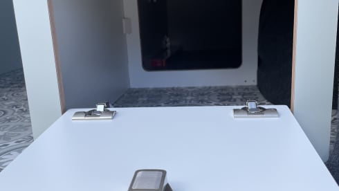 2 pers. Gezellige Camper met nieuw interieur !! – WINTER RATE, from 4 weeks rental, € 50.00 per day!   