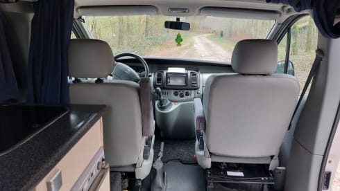 Compact but very complete camper bus 2 persons