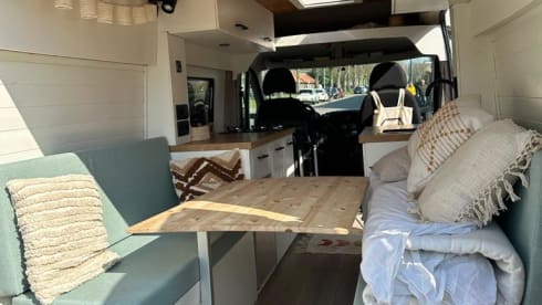 Hip self-built camper bus