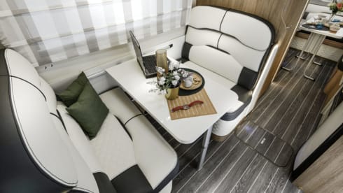 Best Social Space Motorhome, Auto Roller 746 2025