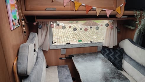 Zin in een tripje met een hele leuke familie camper? Lees snel verder ----> – Neat Mobilvetta alcove from 2007